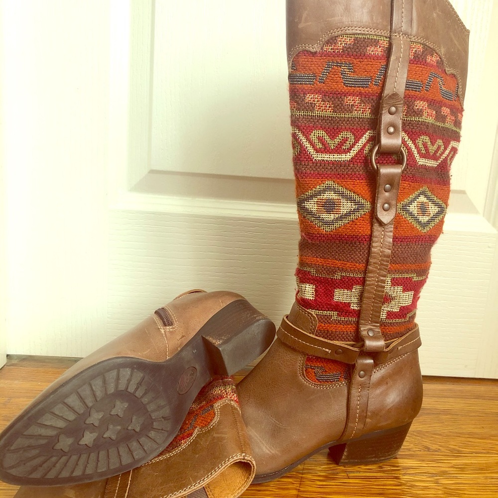 Southern boots embroidered on sides
